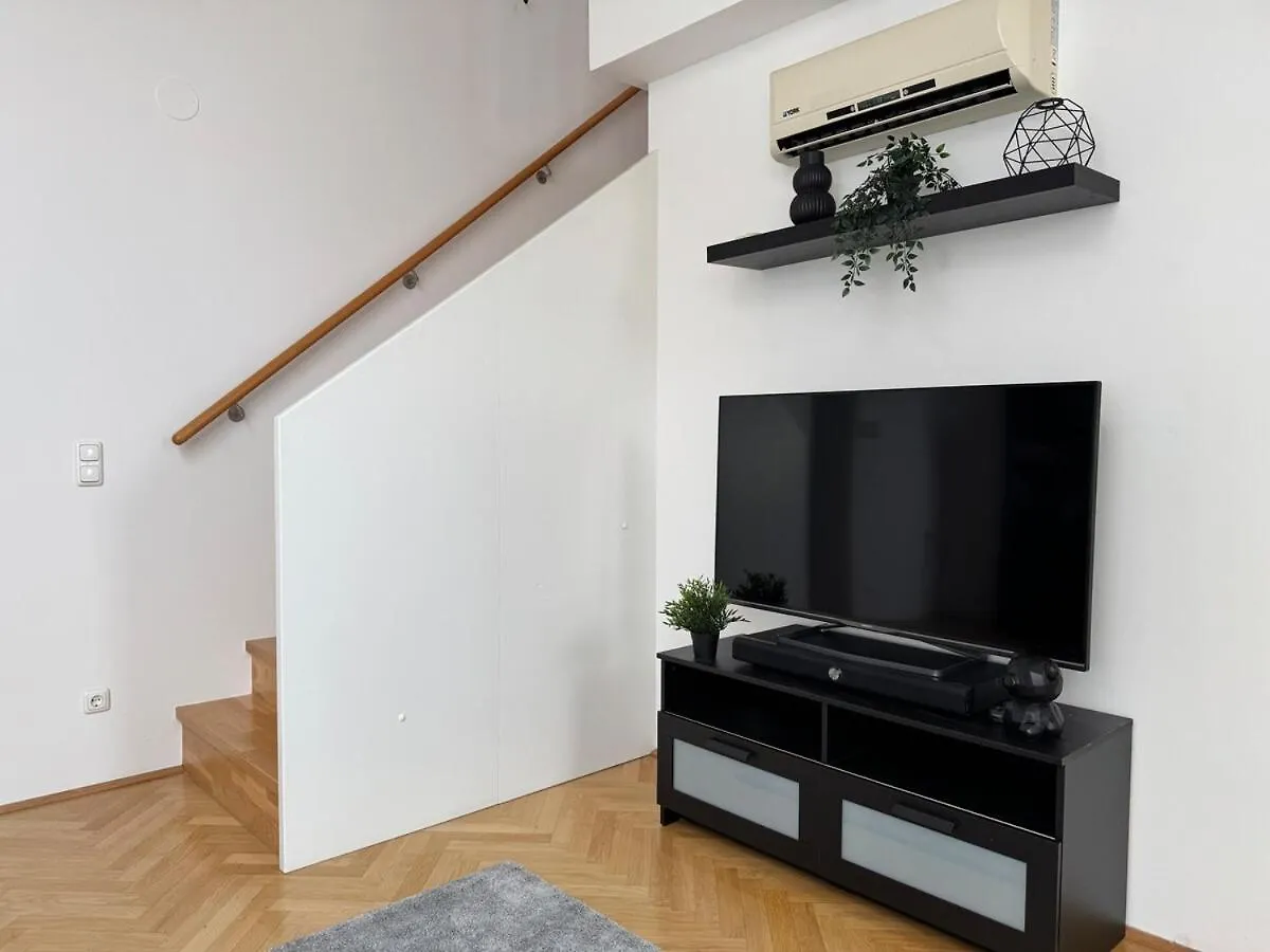 100Qm, Balcony, Near Center, Schoenbrunn, Attic - Axara Housing Osw 1 32 Wien 0*,  Österrike